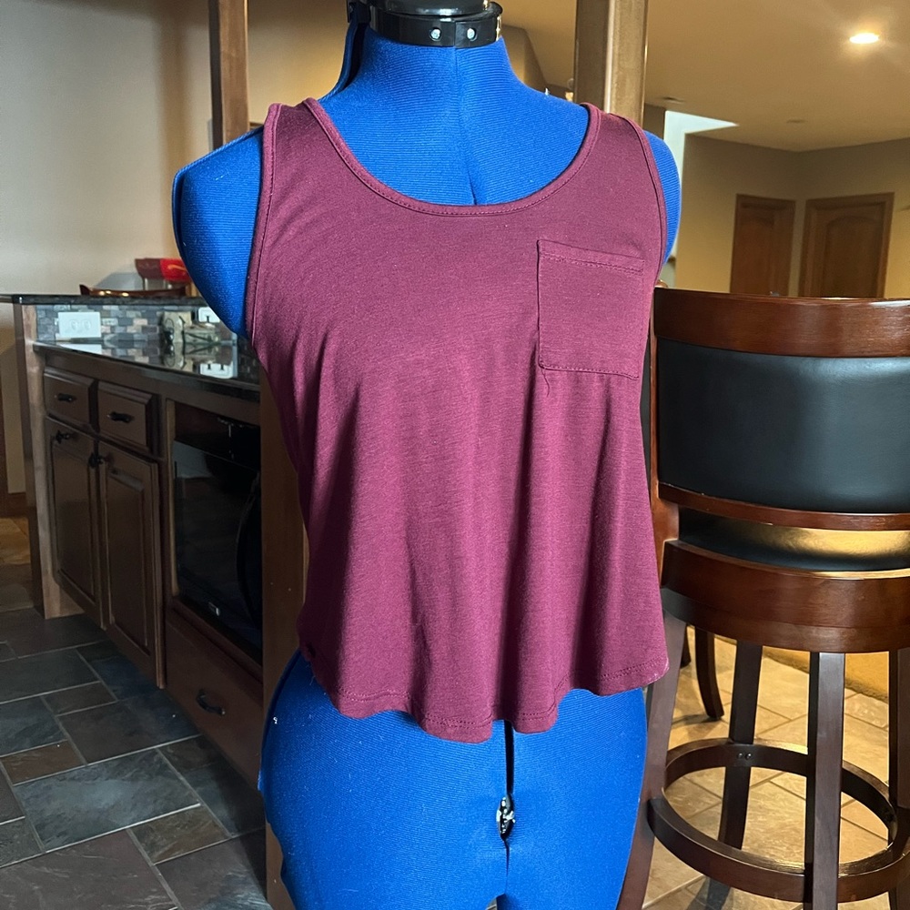 Maroon tank top xs